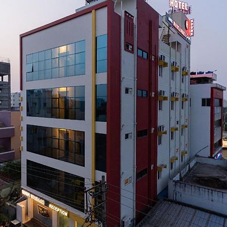 Hotel Mookambika Comforts Тирупати Екстериор снимка