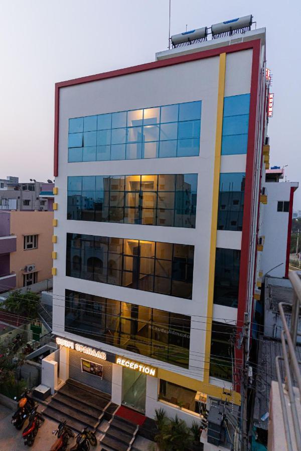 Hotel Mookambika Comforts Тирупати Екстериор снимка