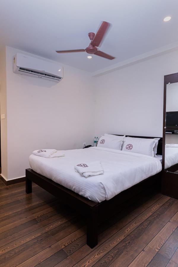 Hotel Mookambika Comforts Тирупати Екстериор снимка