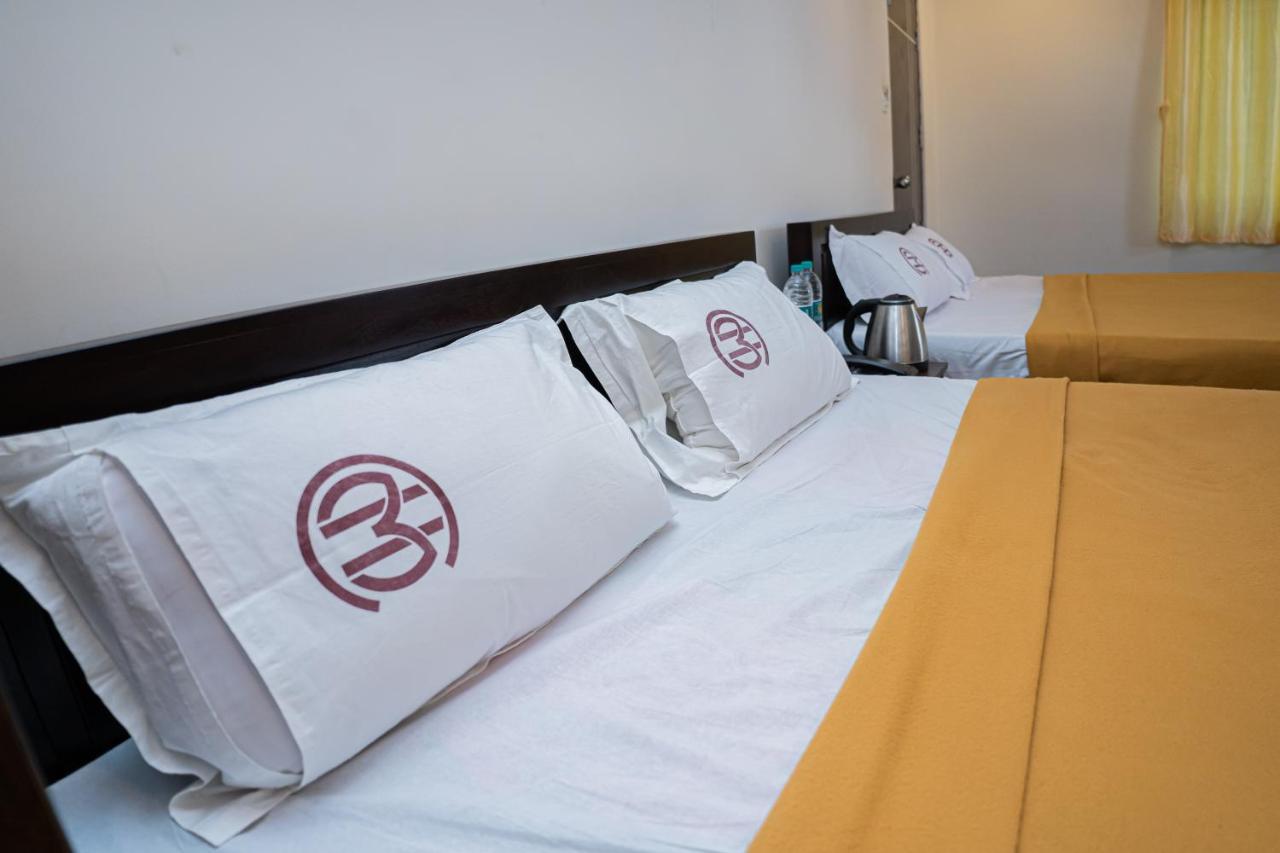 Hotel Mookambika Comforts Тирупати Екстериор снимка