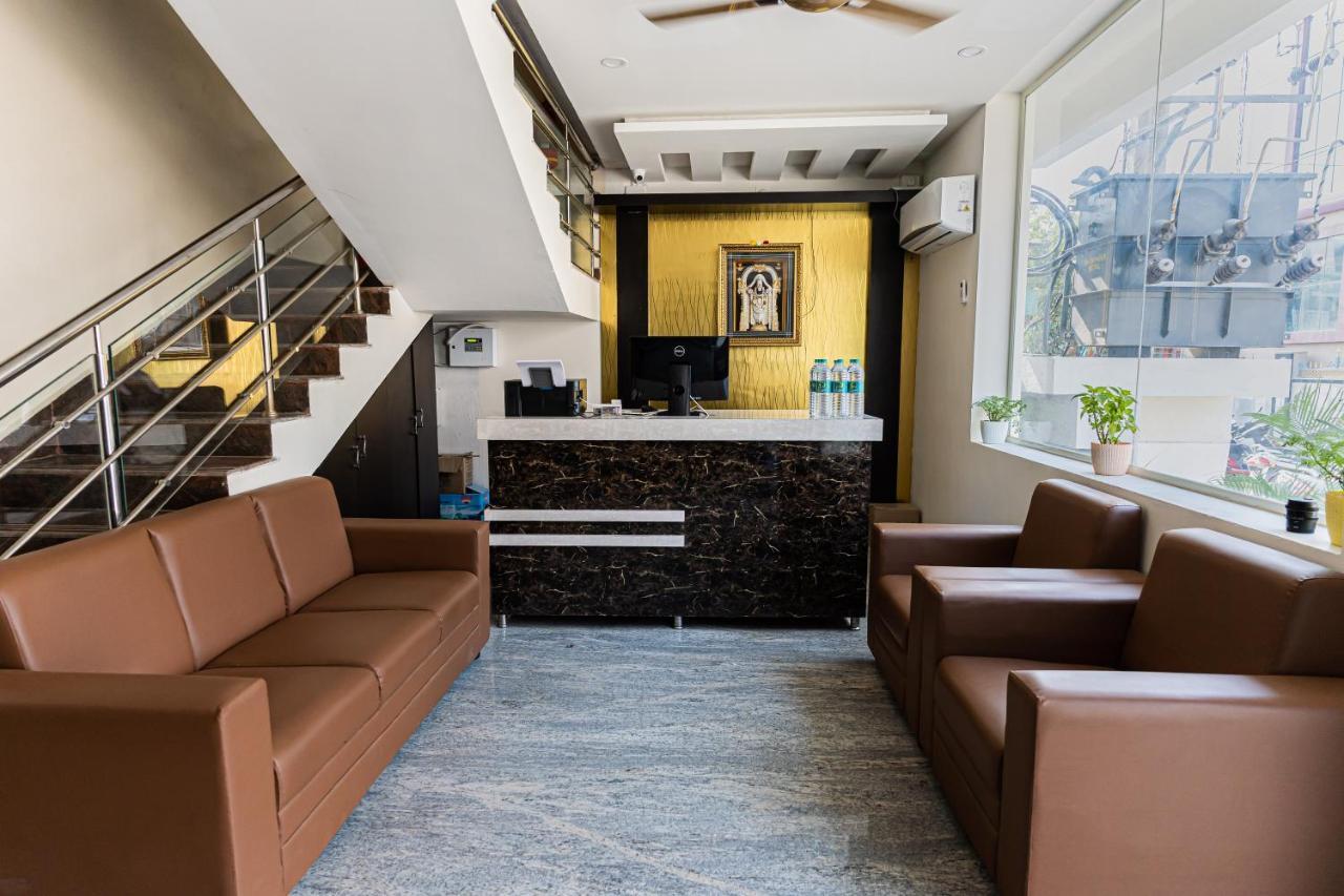 Hotel Mookambika Comforts Тирупати Екстериор снимка