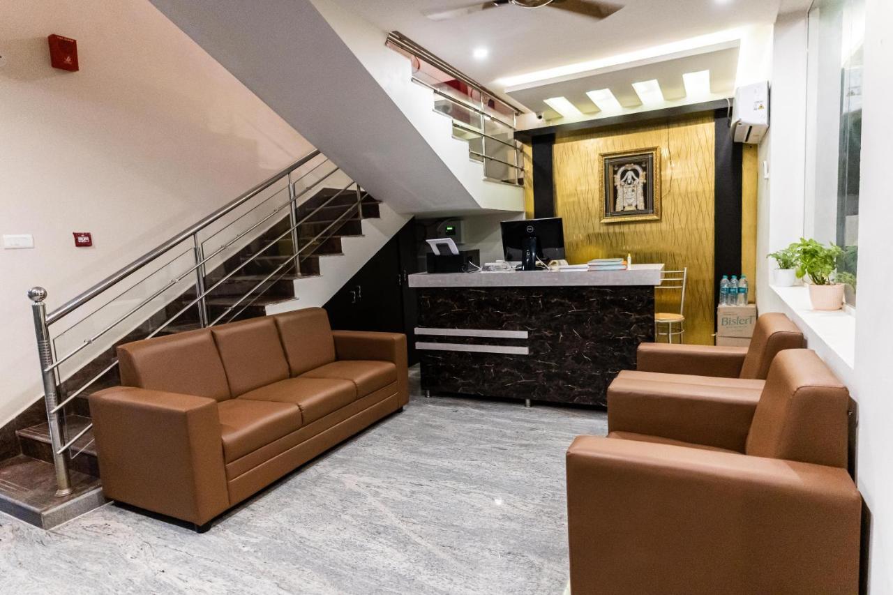 Hotel Mookambika Comforts Тирупати Екстериор снимка